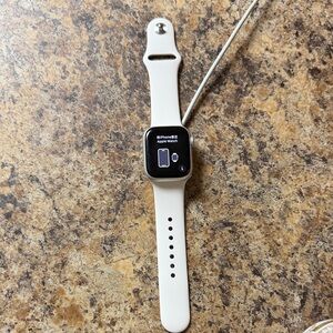 Apple Smartwatch series 7, 41 mm with brand new original White Band